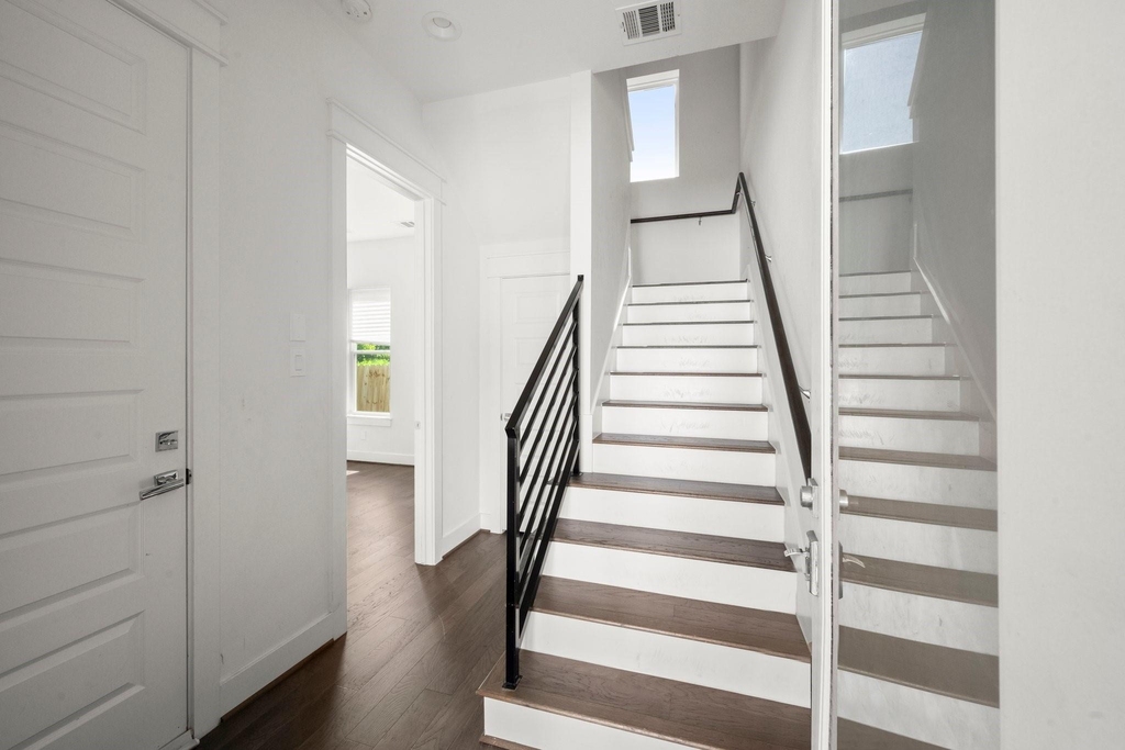 4706 Independence Heights - Photo 4