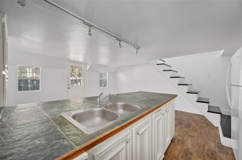 1959 Lexington Street - Photo 3