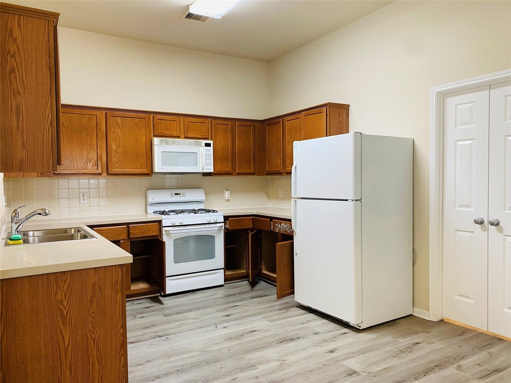 24710 Cobble Canyon Lane - Photo 3
