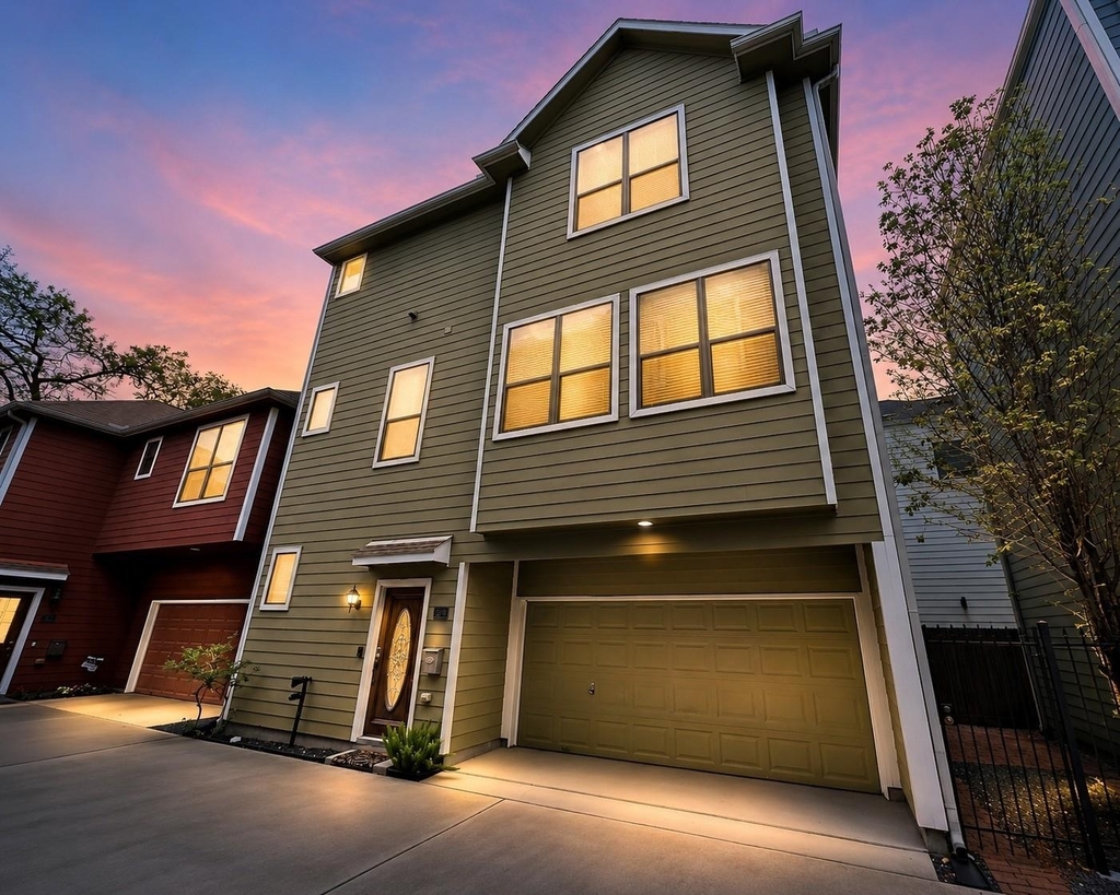 321 W 26th Street - Photo 0