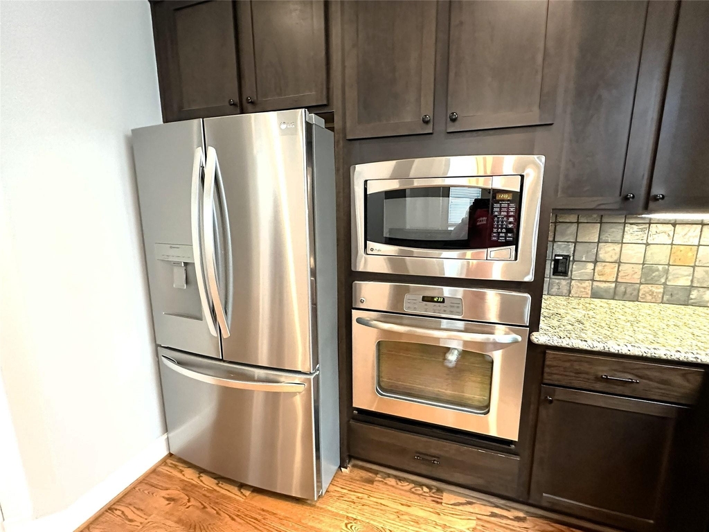 321 W 26th Street - Photo 8