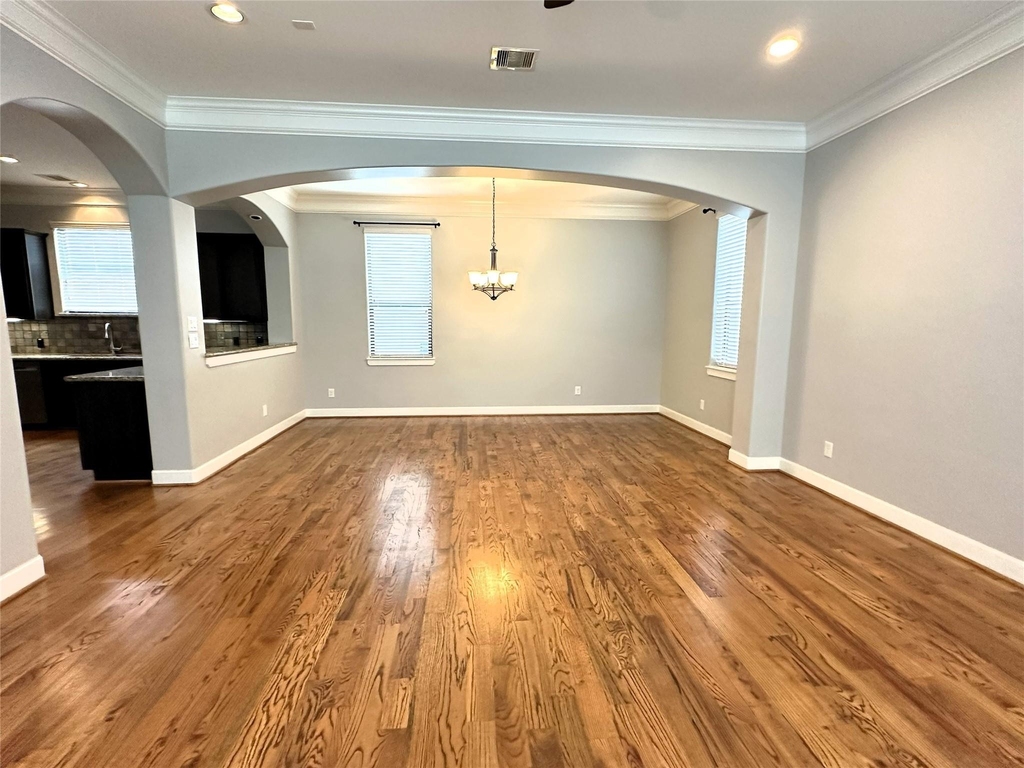 321 W 26th Street - Photo 5