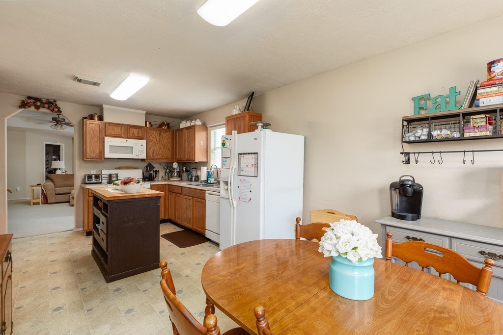24027 Kingbriar Drive - Photo 8