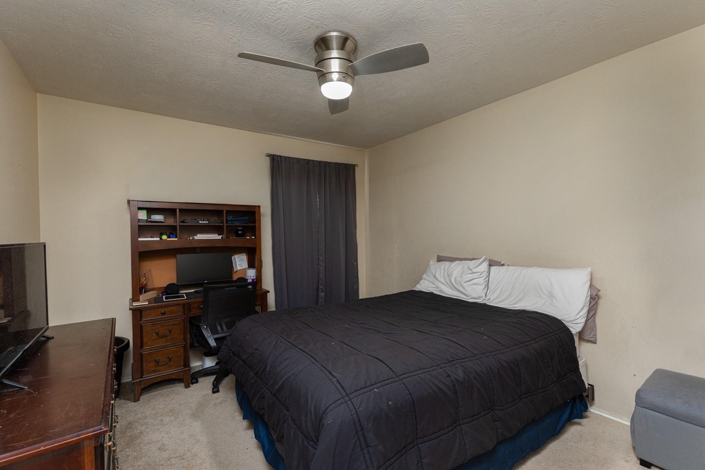 24027 Kingbriar Drive - Photo 16