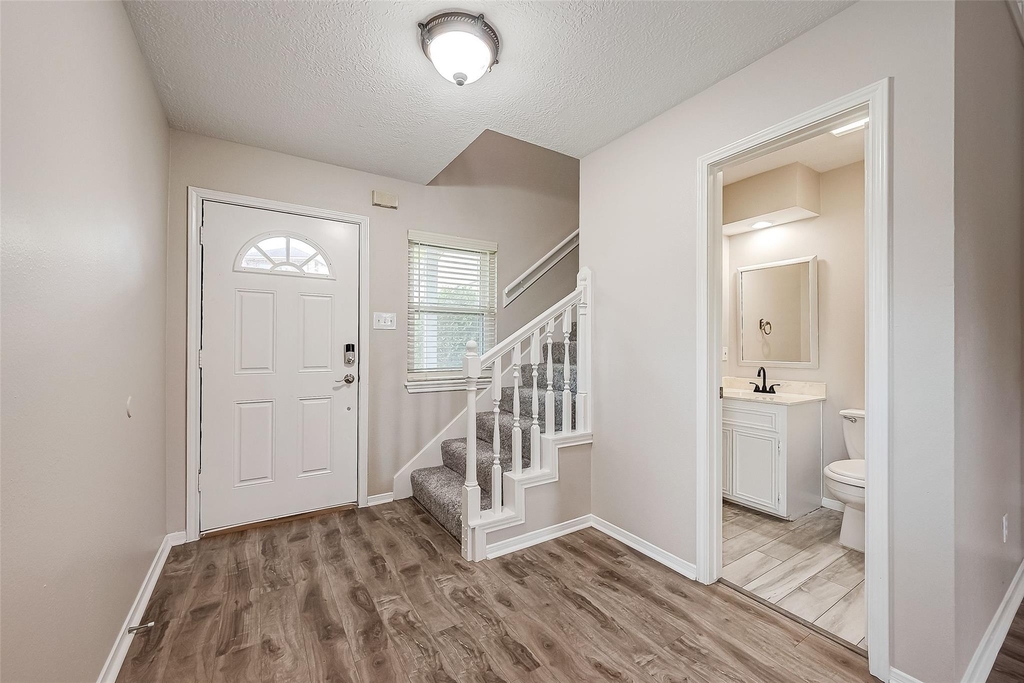 131 Cove Circle - Photo 3