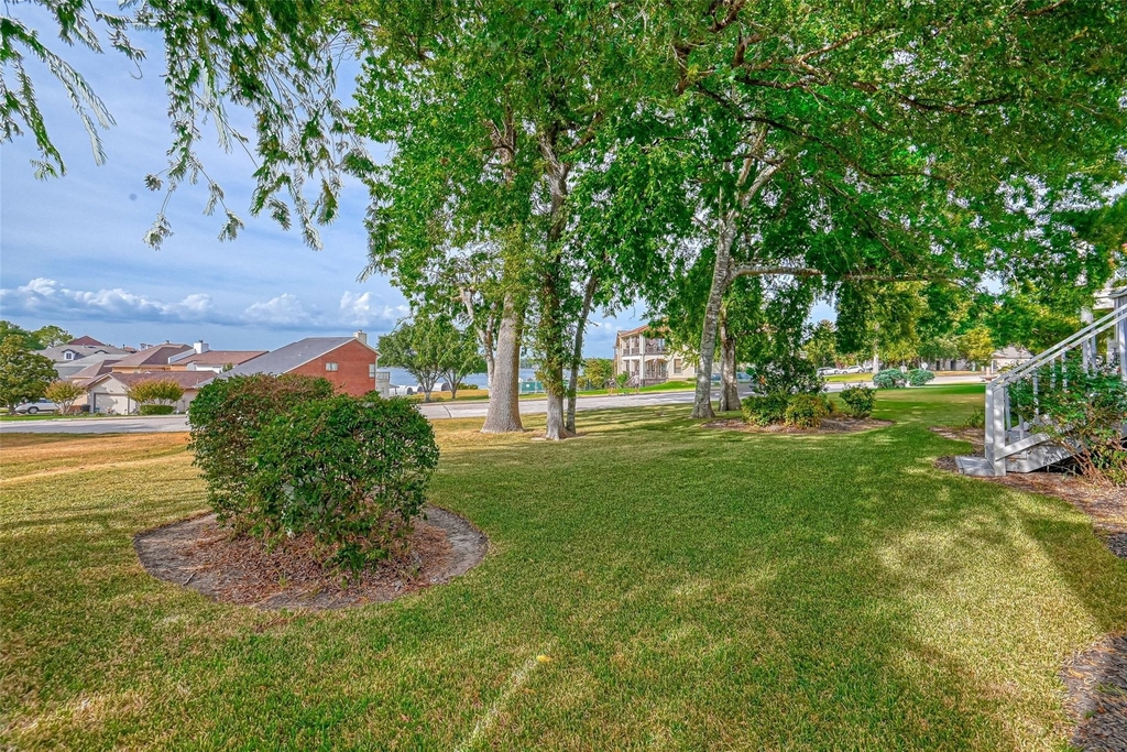 131 Cove Circle - Photo 2