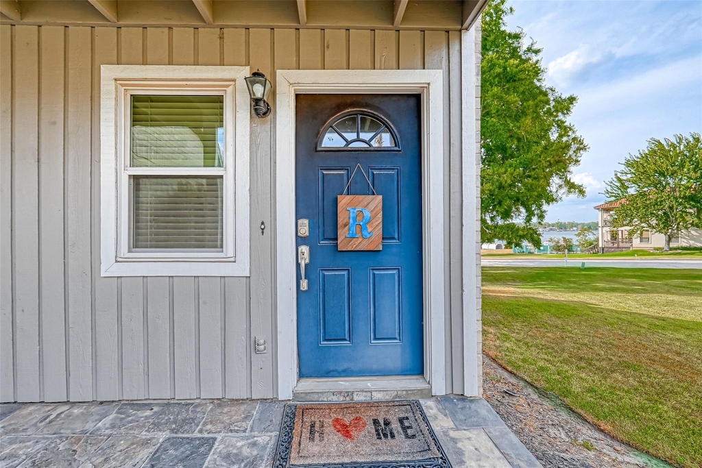 131 Cove Circle - Photo 1