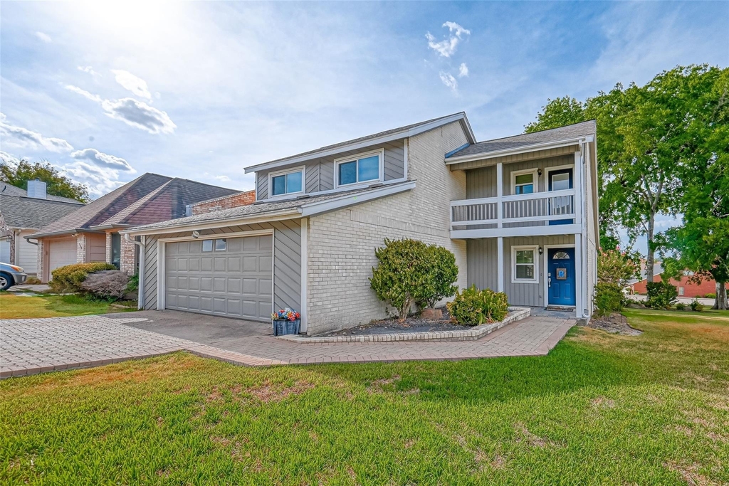 131 Cove Circle - Photo 0