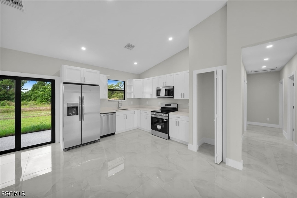 462 Lampion Avenue S - Photo 5
