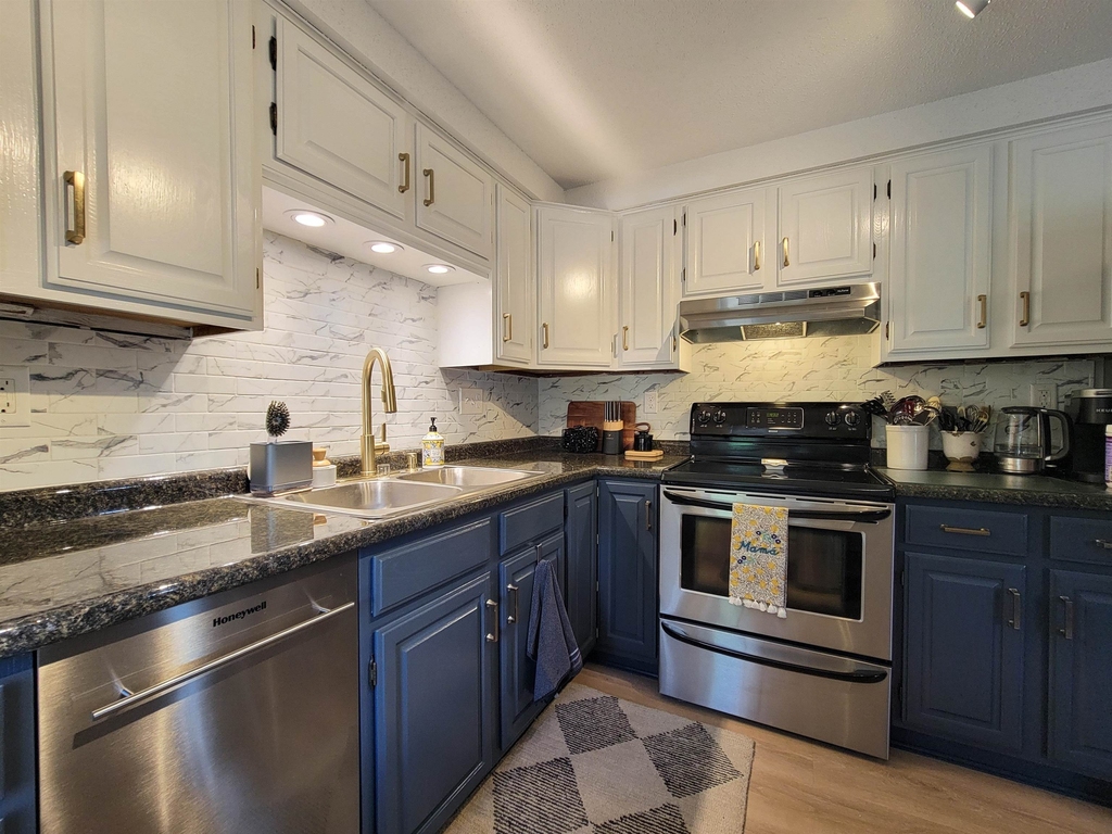 713 Central - Photo 9