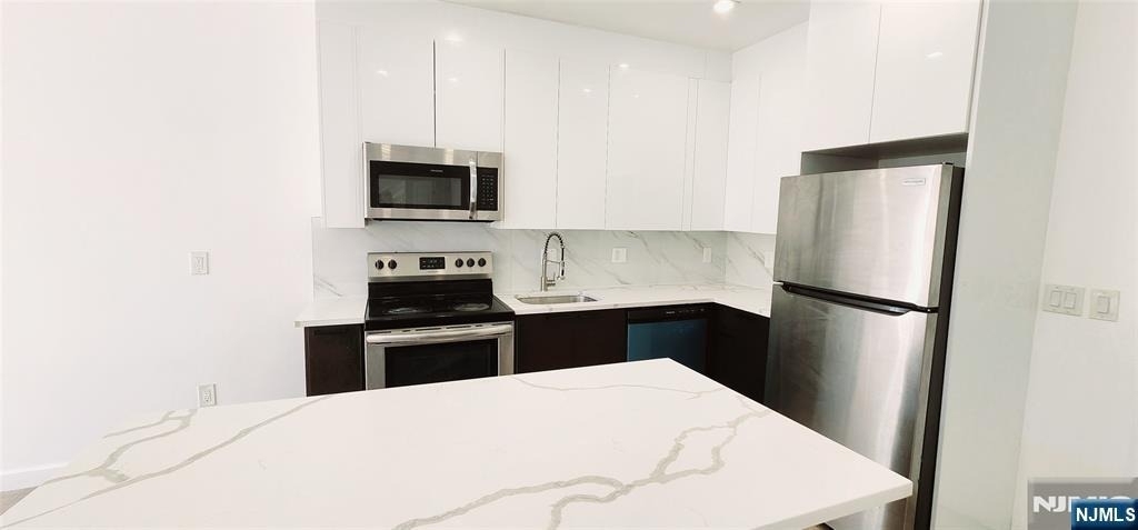 30 Howe - Photo 3