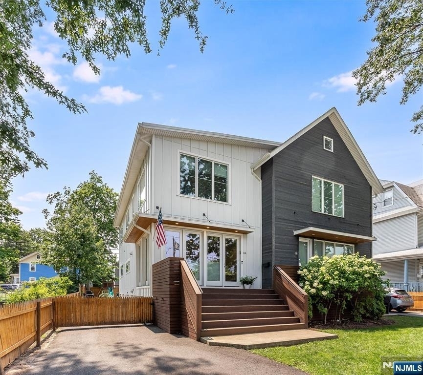 8 Willard - Photo 0