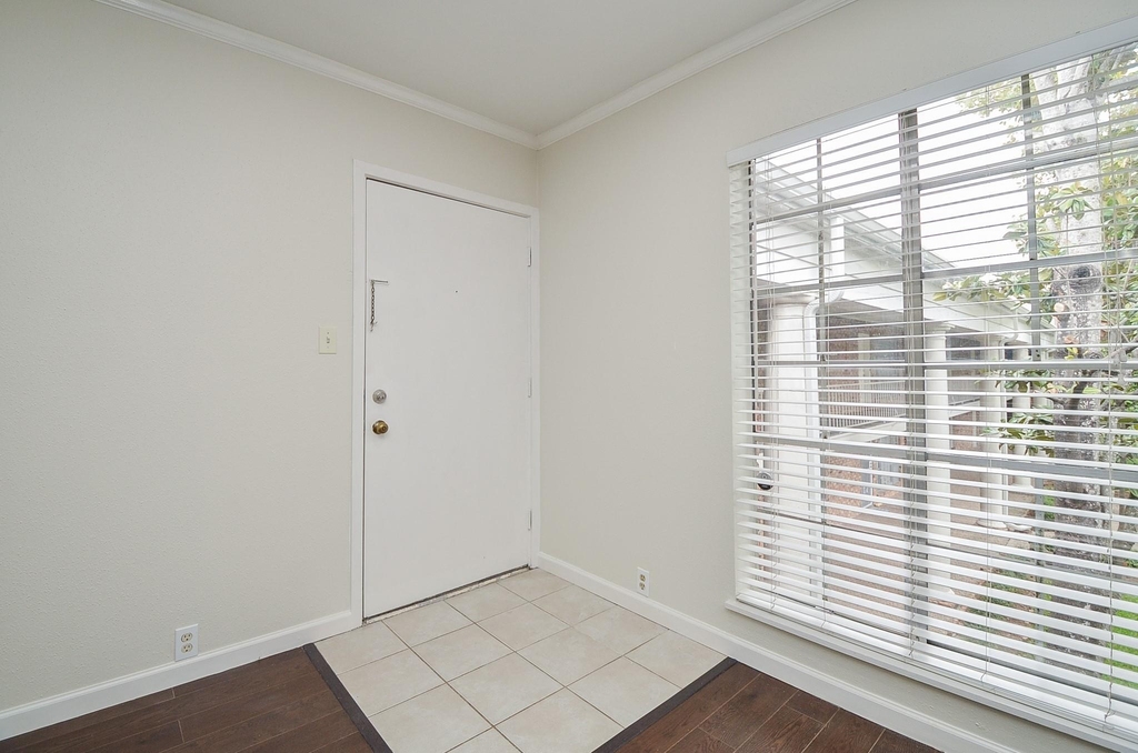 2121 Fountain View Drive - Photo 8