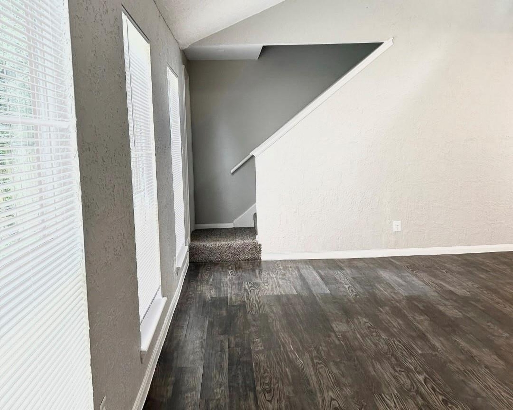 11923 Lakewood West Drive - Photo 2