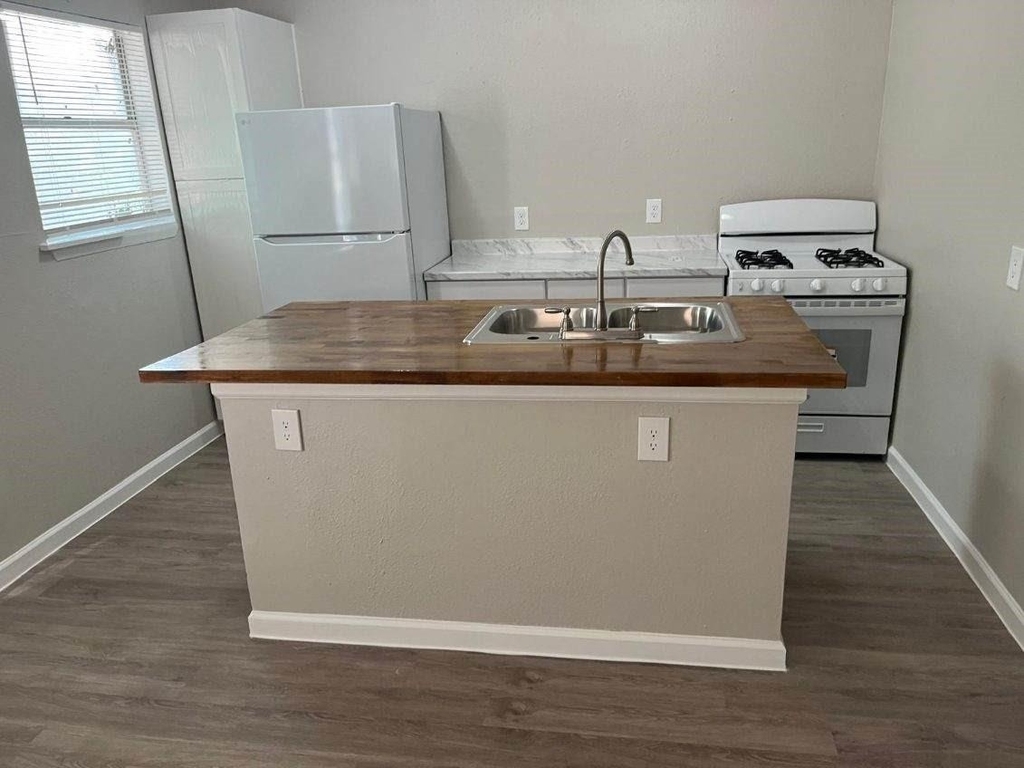 515 Margil Street - Photo 0