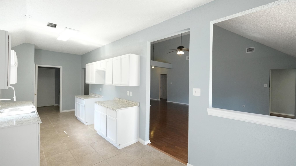 1203 Beckwood Circle - Photo 6
