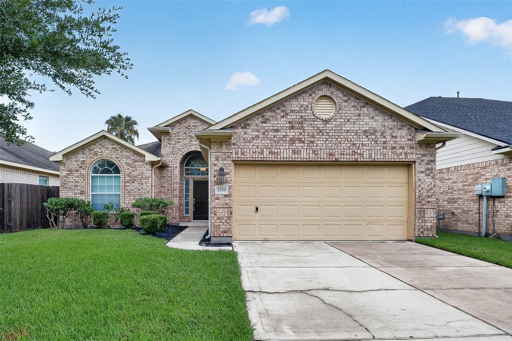 2296 Catalonia Cove - Photo 0