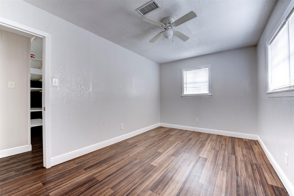 1209 Cabell St - Photo 11