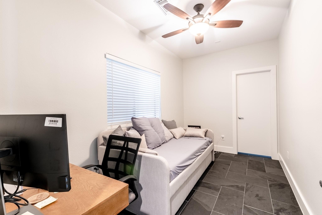 4104 Spencer Street - Photo 4