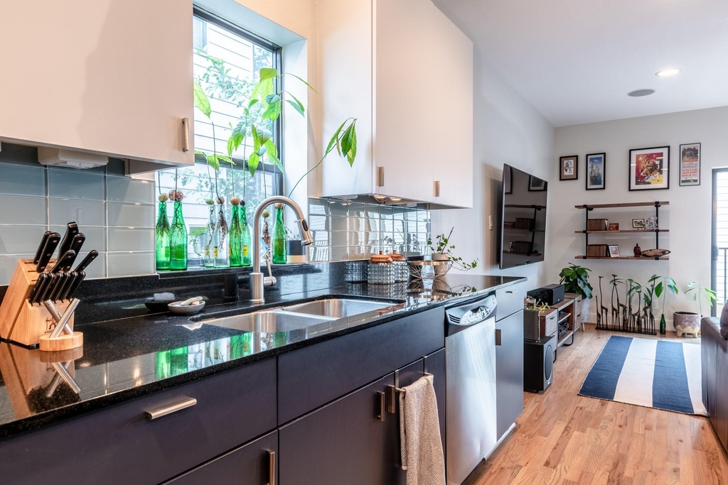 4104 Spencer Street - Photo 10