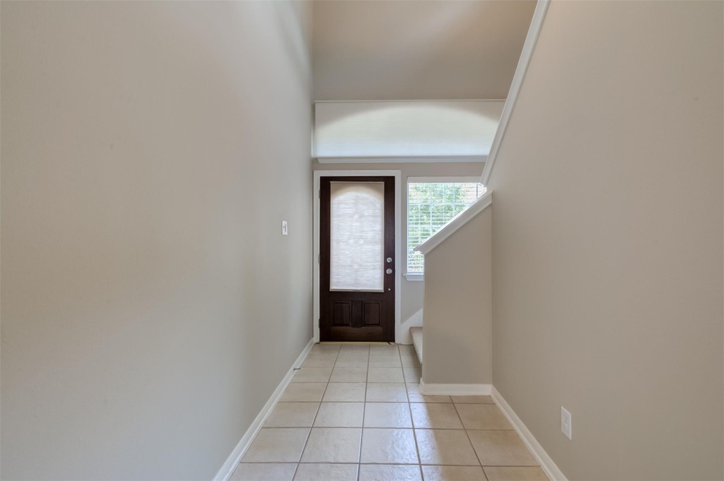 115 W Burberry Circle - Photo 2