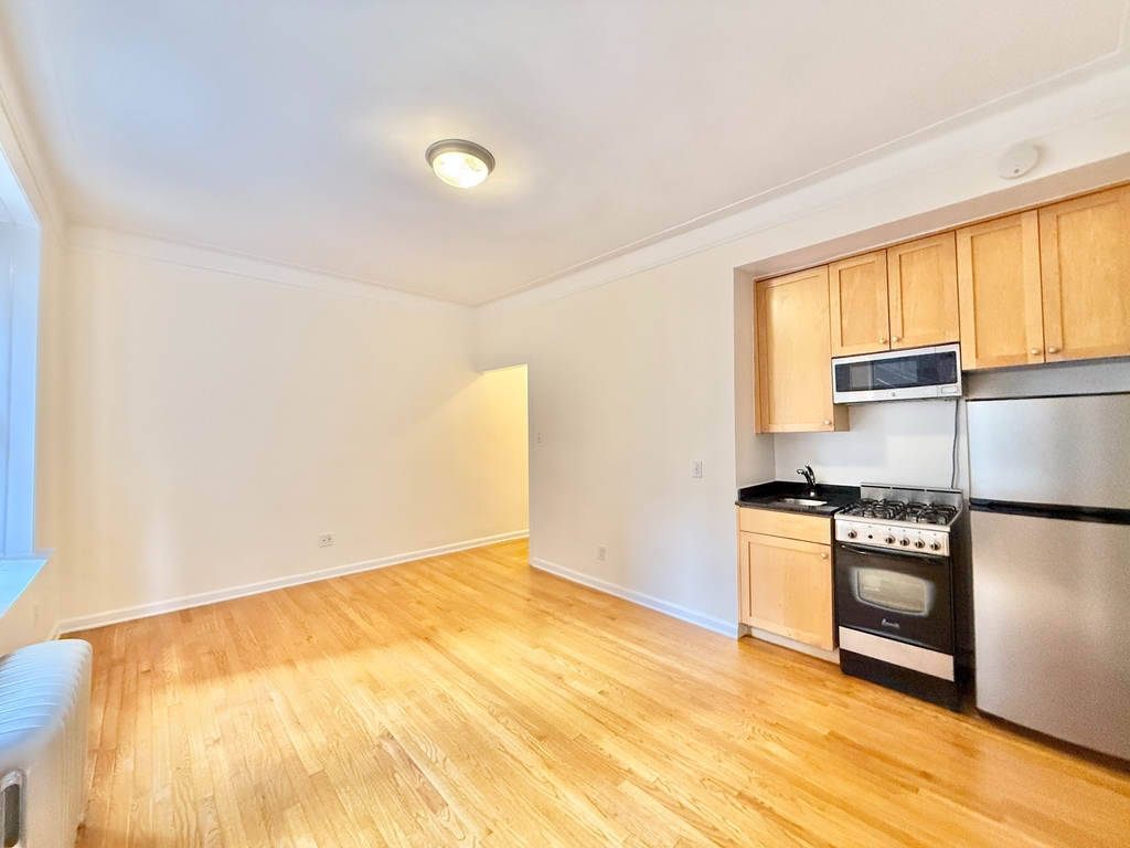 West 13th Street & 6th Avenue - Photo 3