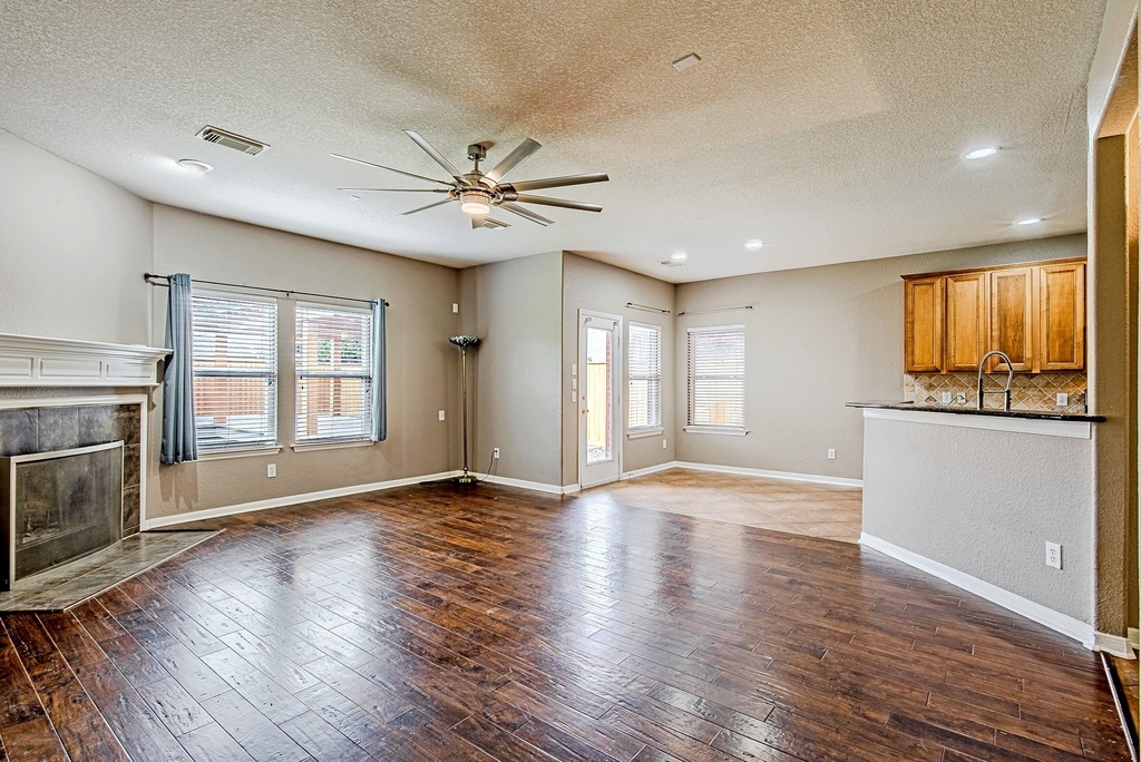 7507 Trail Hollow - Photo 2