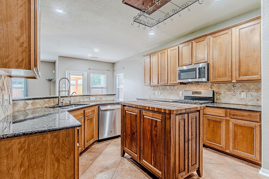 7507 Trail Hollow - Photo 12