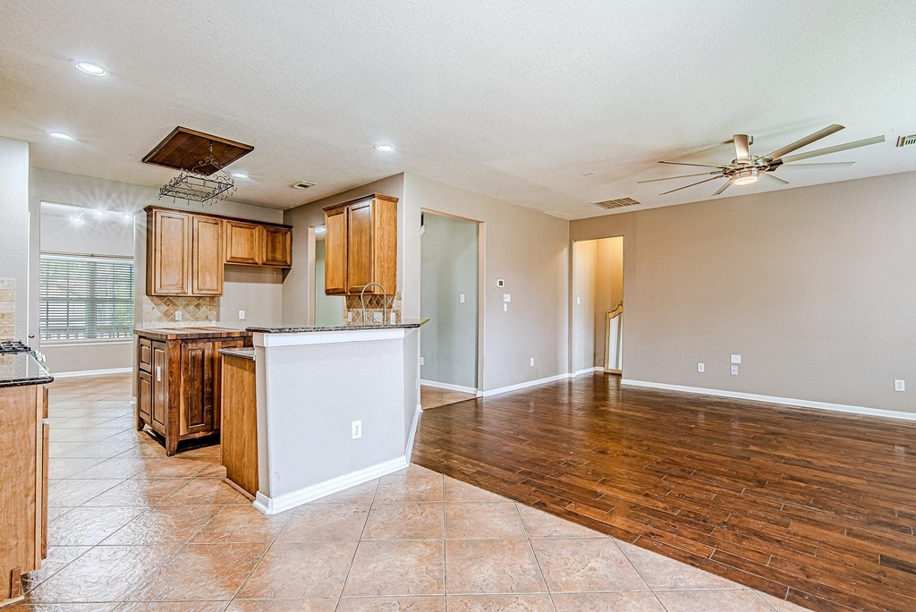 7507 Trail Hollow - Photo 15