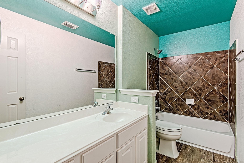 7507 Trail Hollow - Photo 32
