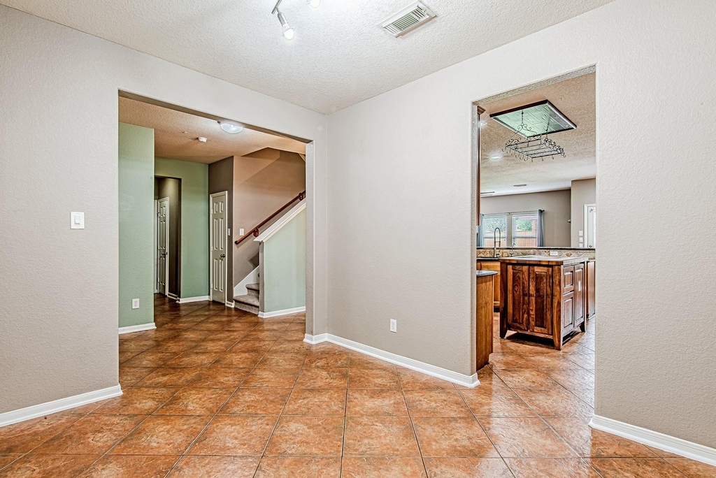 7507 Trail Hollow - Photo 10
