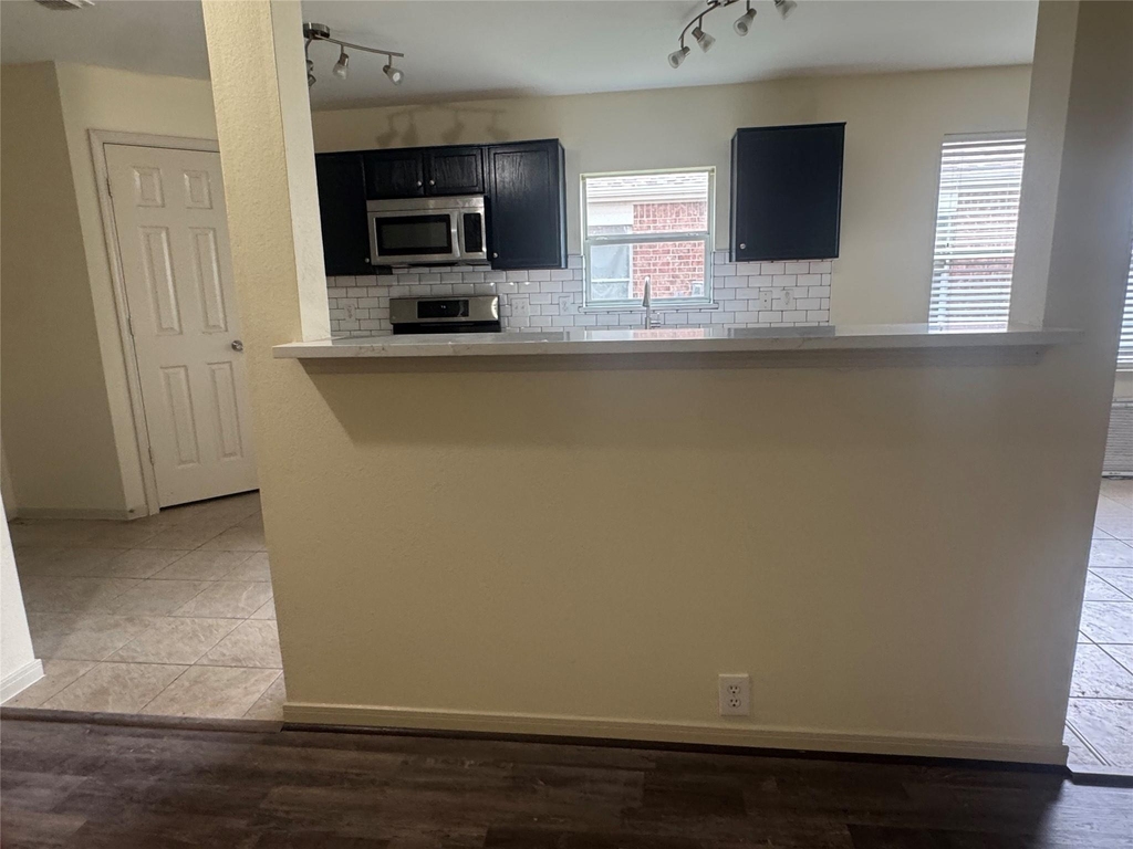 2842 Sandberry Drive - Photo 9