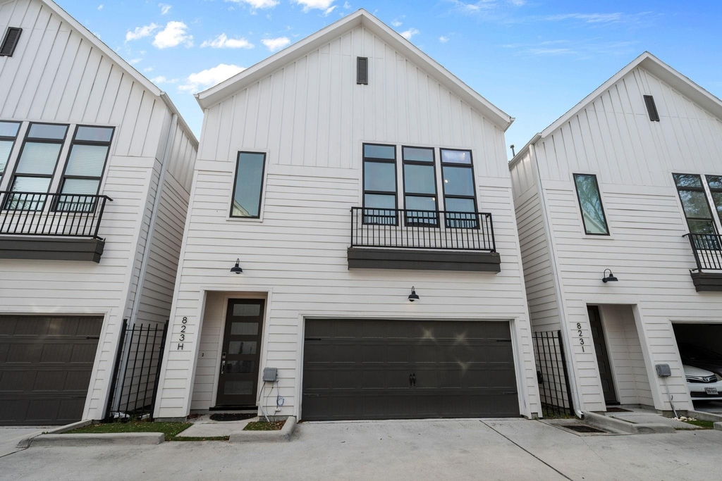 823 Mansfield Street - Photo 0