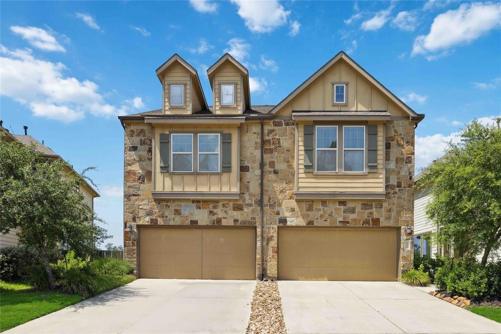 323 Biltmore Loop - Photo 0