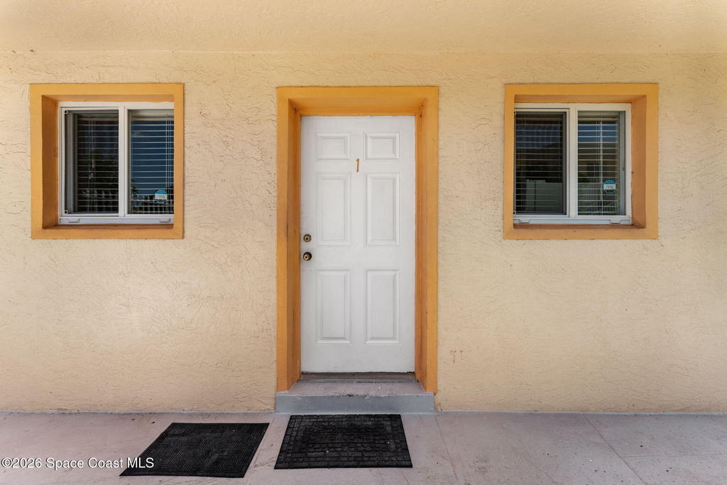 211 Circle Drive - Photo 1