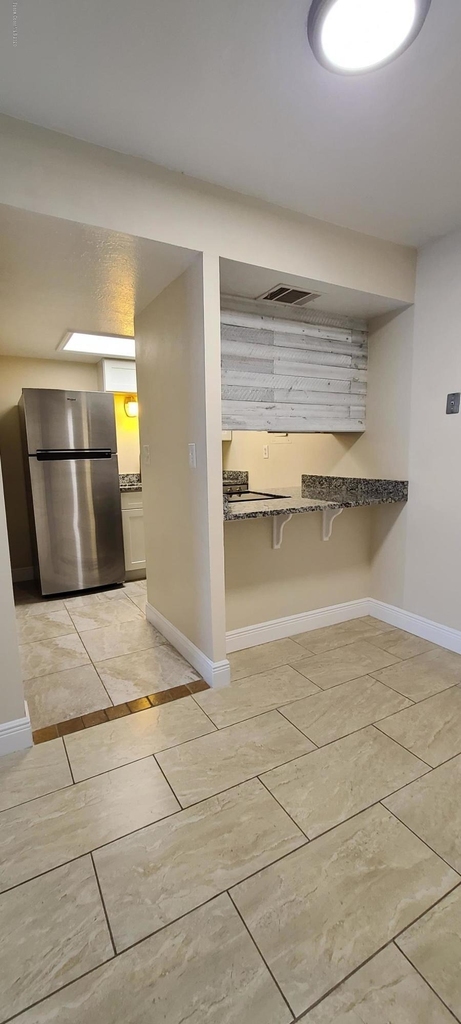 112 Ulster Court - Photo 2