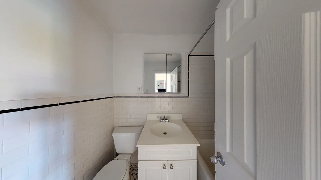 West Broadway - Photo 8