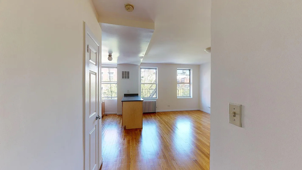 West Broadway - Photo 3