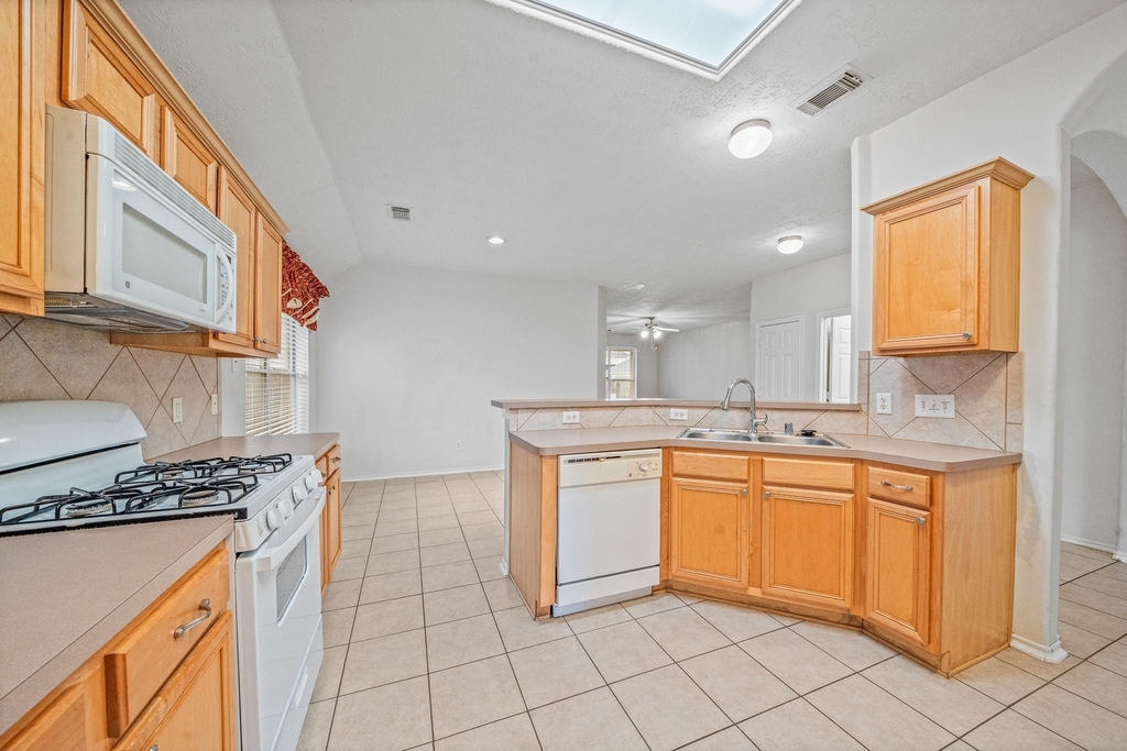 6423 Bonnie Chase Lane - Photo 12