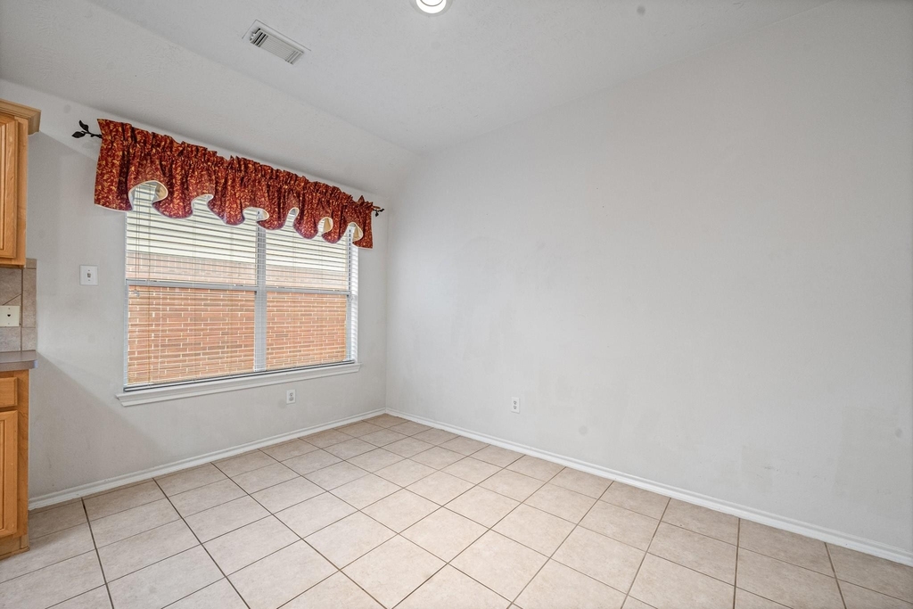 6423 Bonnie Chase Lane - Photo 8