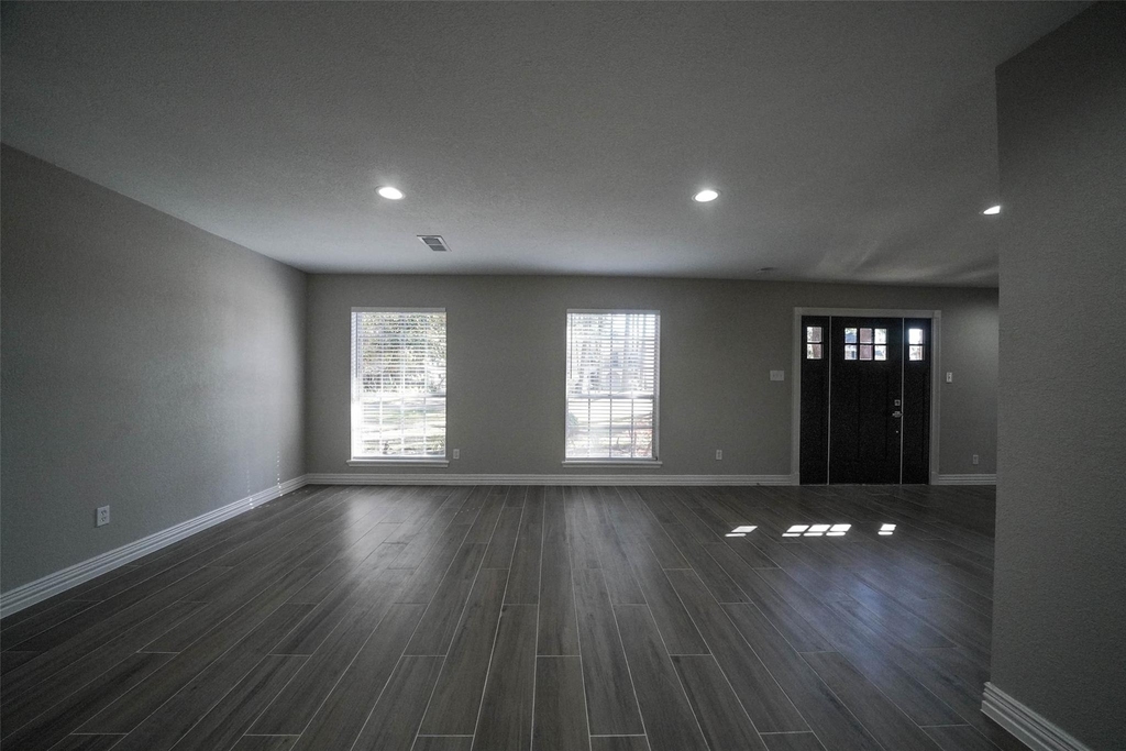 7818 Beaufort Drive - Photo 9