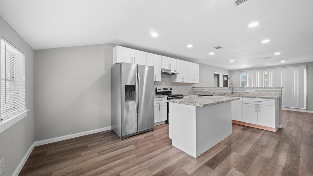 5242 Greylog Drive - Photo 4