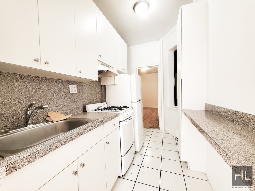 2 Avenue - Photo 0
