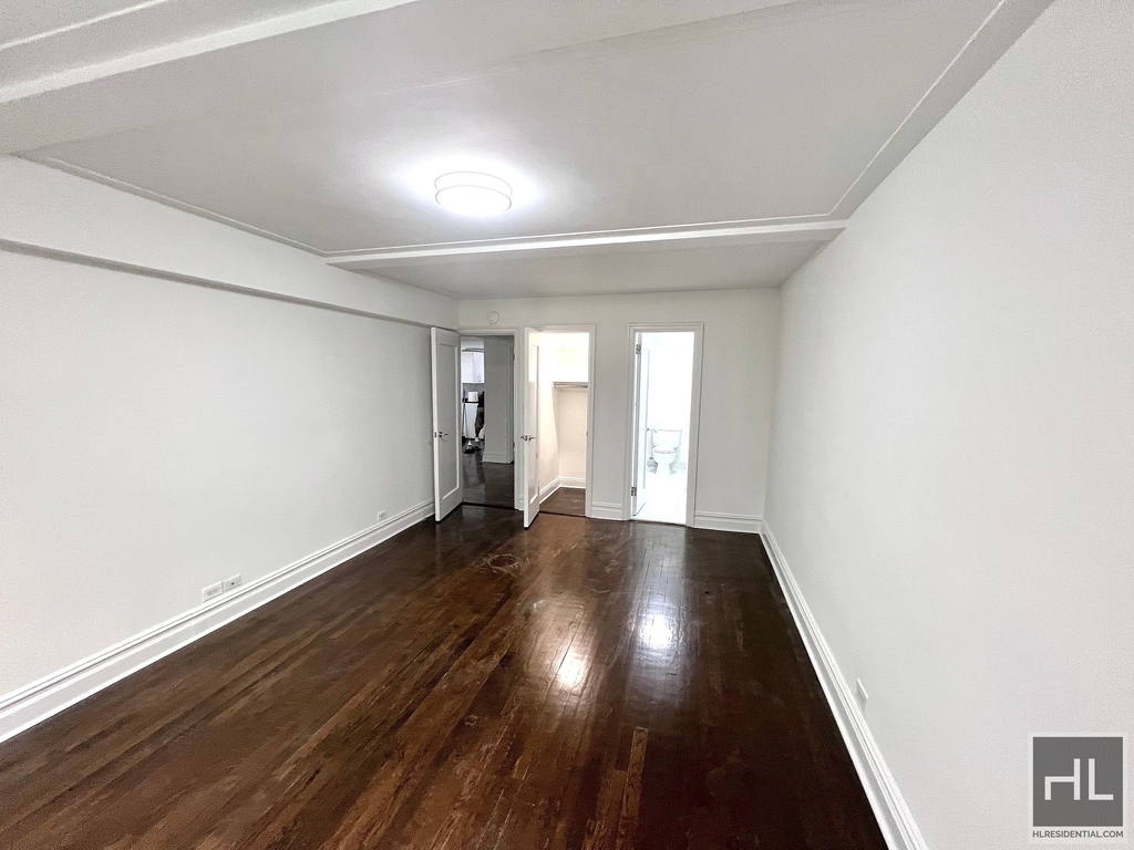 East 38 Street - Photo 3