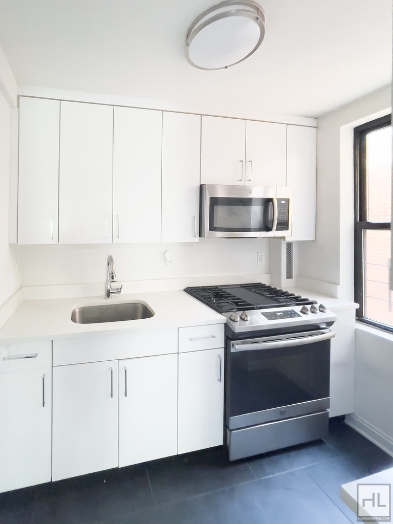 East 38 Street - Photo 9