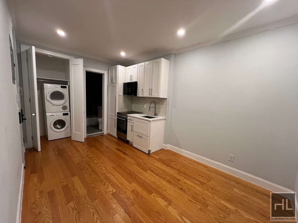 East 80th Street - Photo 2