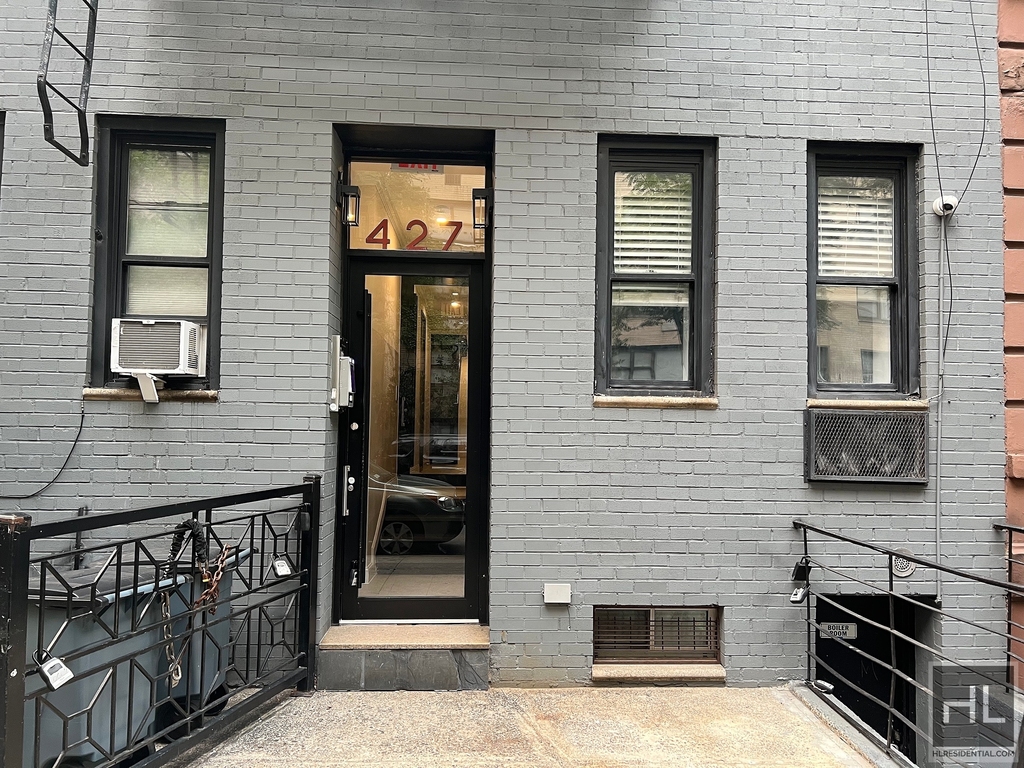 East 80th Street - Photo 5