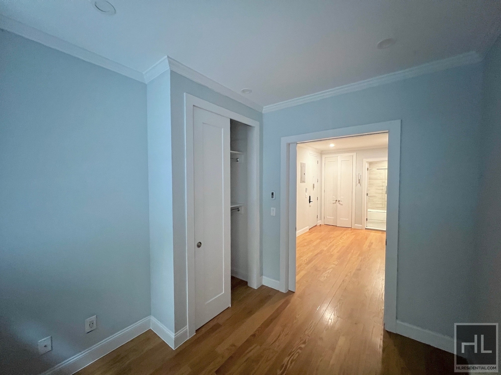East 80th Street - Photo 3