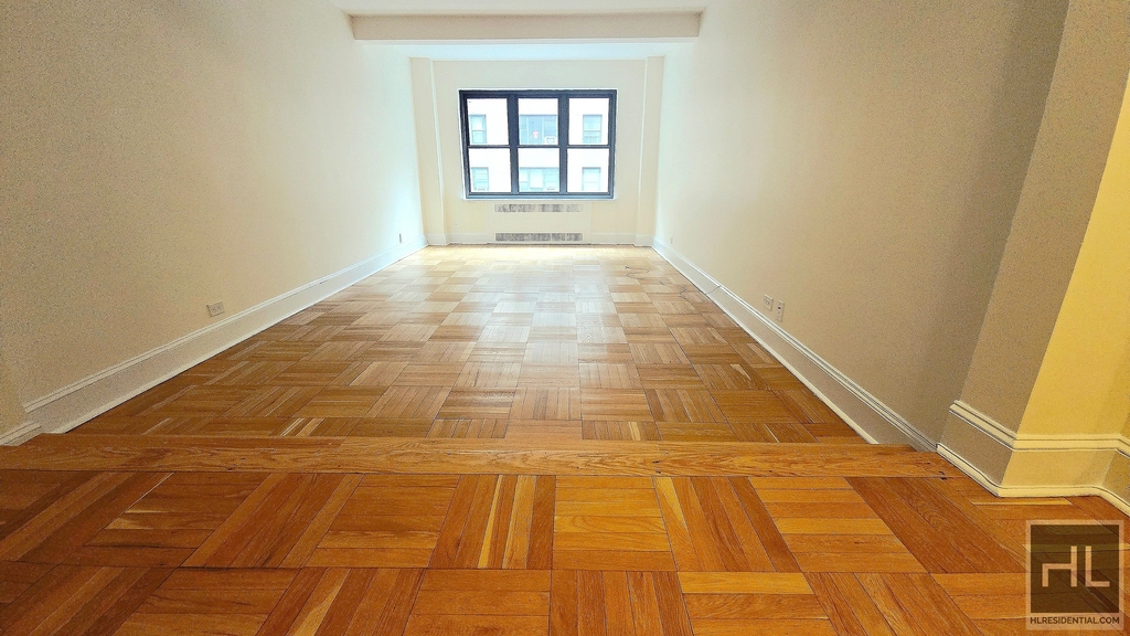 East 56 Street - Photo 0