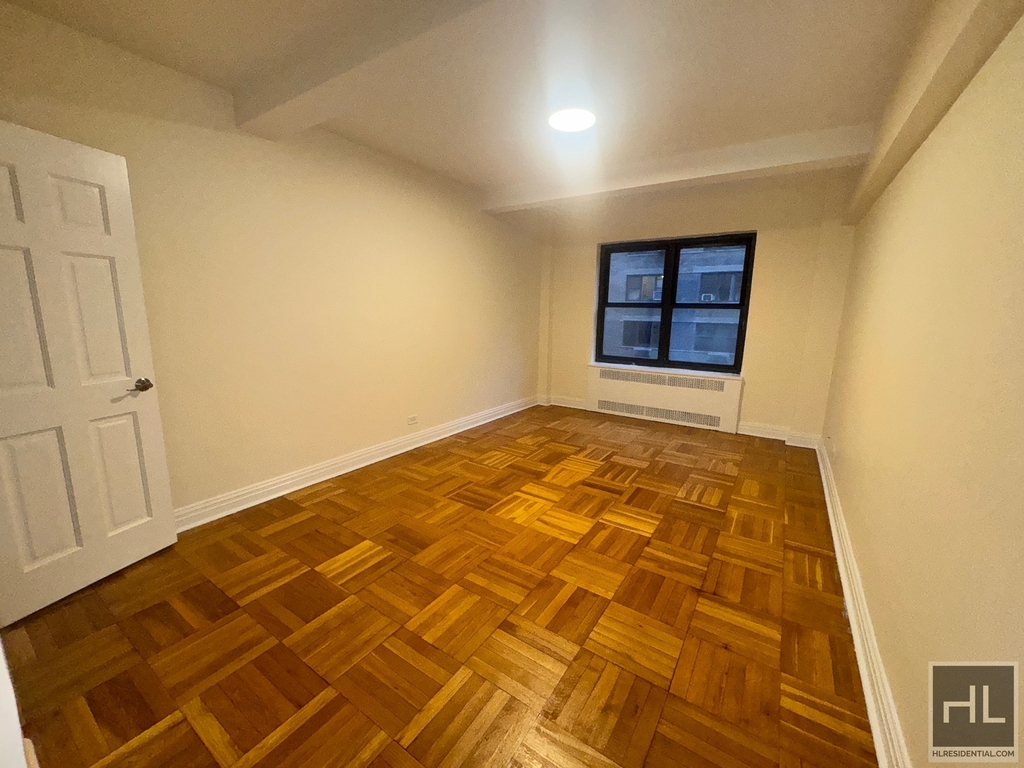 East 56 Street - Photo 9